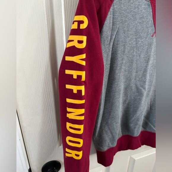 Harry Potter Universal Studios Gryffindor Pullover Sweater, Sz XS - Picture 4 of 13
